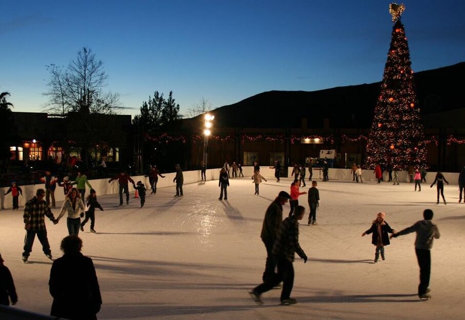 Families ice skating outside of Viejas Outlet Center.